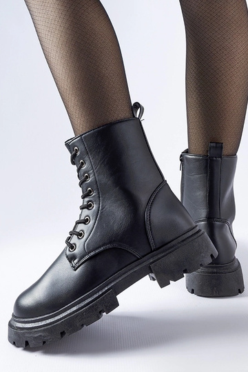 Schwarze isolierte Stiefel... 2