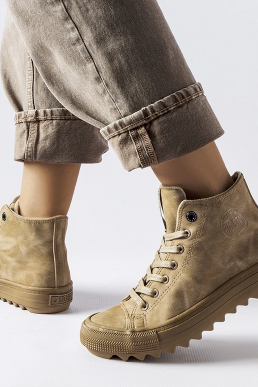 Beige isolierte Sneakers Big Star...