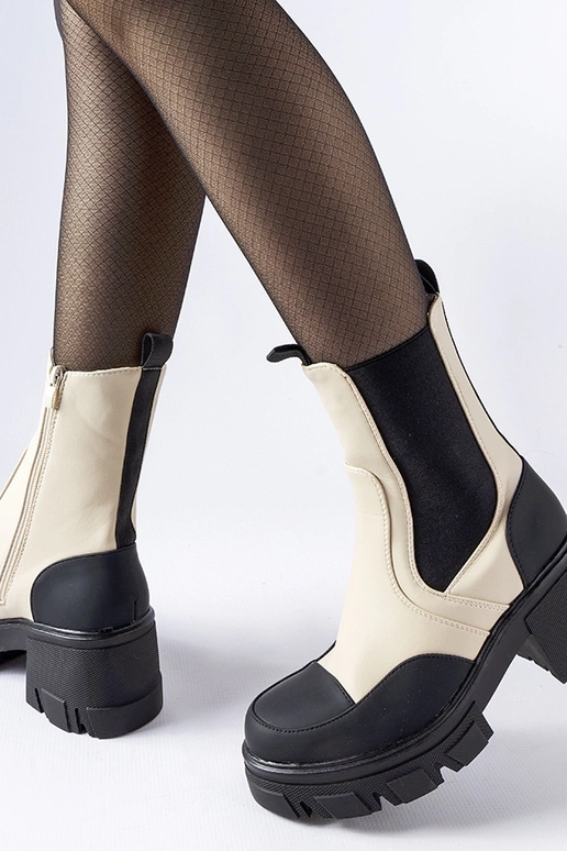 Beige und schwarze...