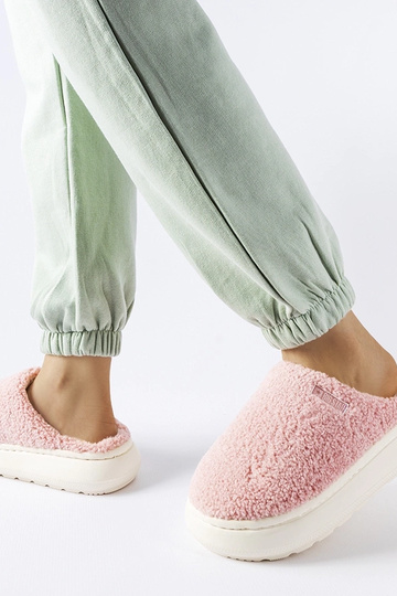 Chaussons isolants roses... 2