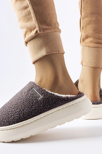 Chaussons d'hiver isolés...