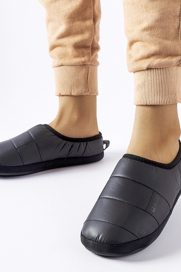 Chaussons isolants noirs...