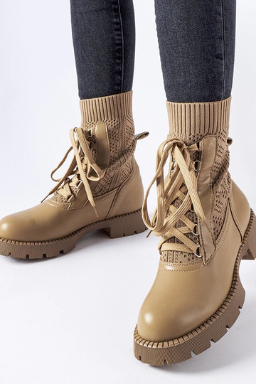 Bottes à enfiler ajourées...