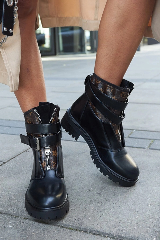 Schwarze Stiefeletten mit dekorativem...