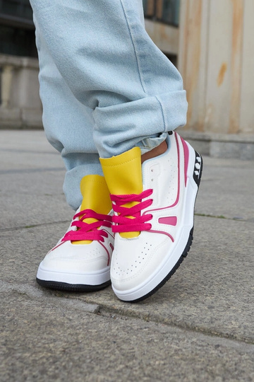 Baskets Archie roses et blanches avec languette jaune 2