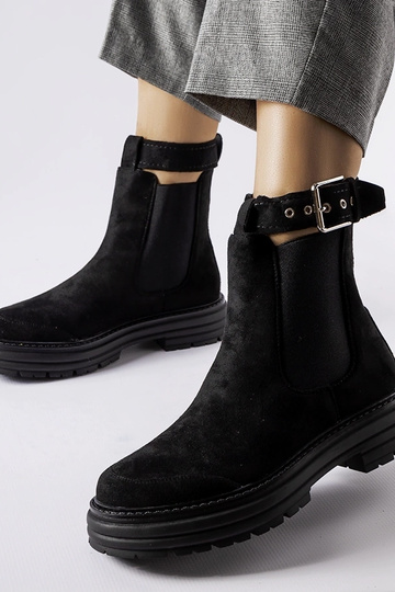 Bottines noires à fermoir... 2