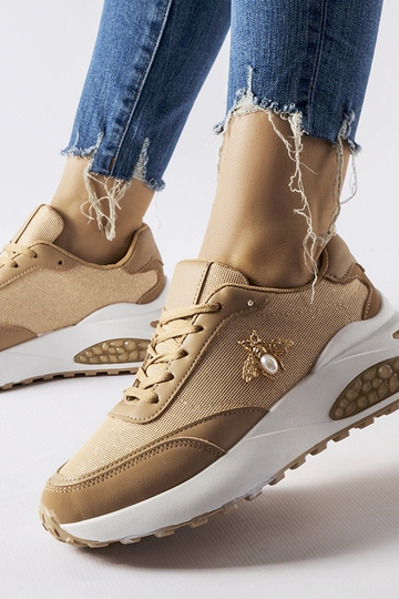Brune og hvide sneakers med dekorativ Acciano-tråd
