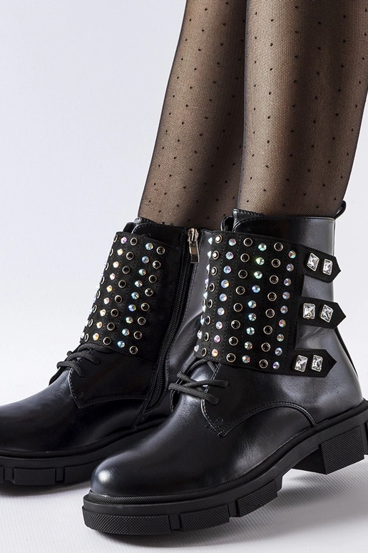 Schwarze Stiefeletten verziert mit...