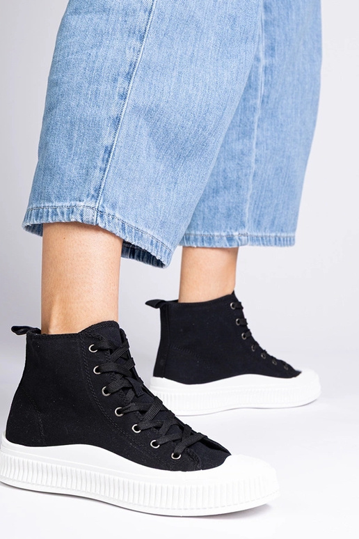 Schwarze hohe Schuhe auf Plattform,...