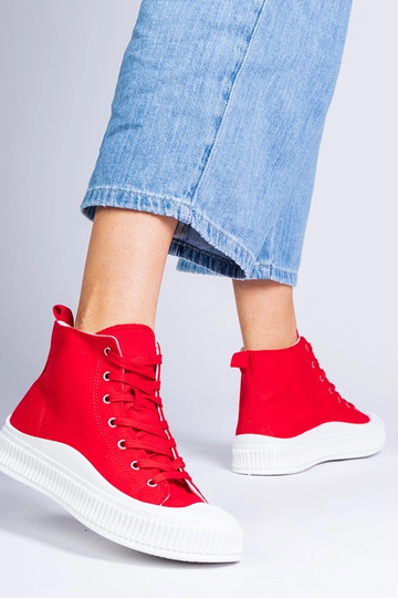Rode schoenen op een... 2