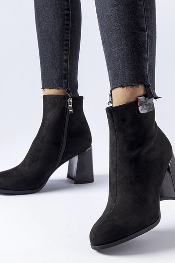 Bottines élégantes noires...