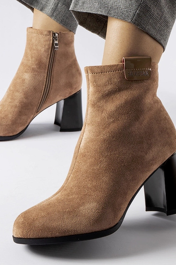 Sandfarbene elegante Stiefeletten mit Absatz, „Serbadone"