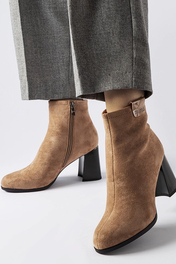 Sandfarbene elegante Stiefeletten mit Absatz, „Serbadone" 2