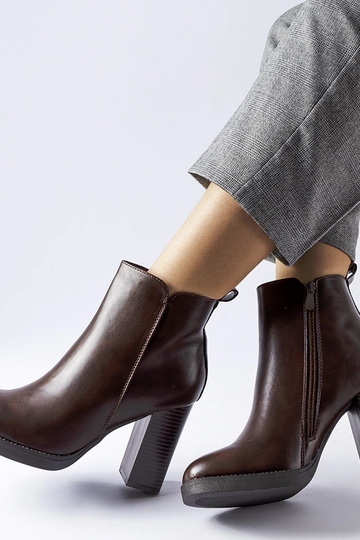 Bruine winterlaarsjes op... 2