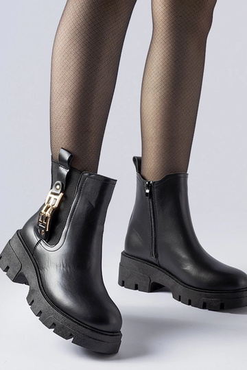 Schwarze massive Stiefel...