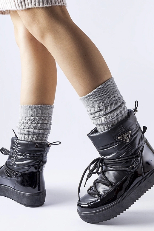 Bottes de neige isolées noires avec...