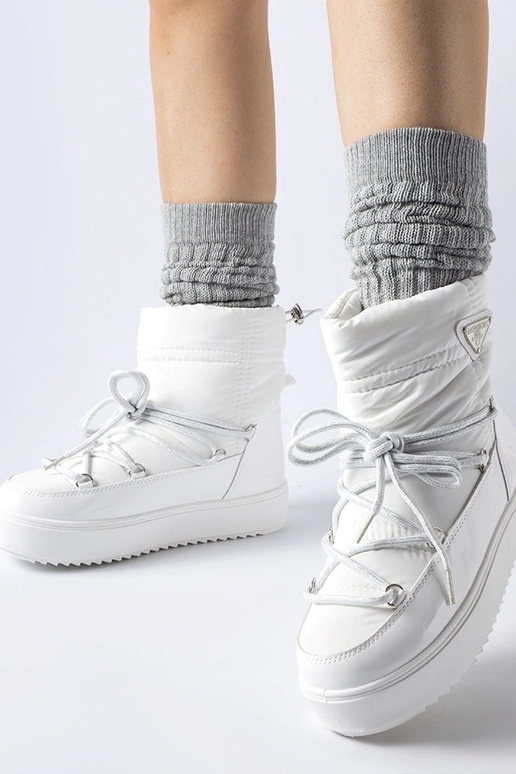 Weiße isolierte Schneestiefel mit...