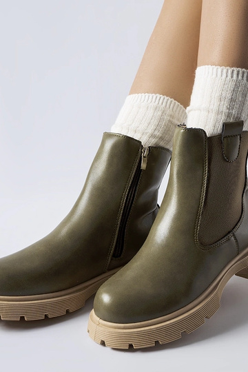 Bottines vertes à semelles... 2