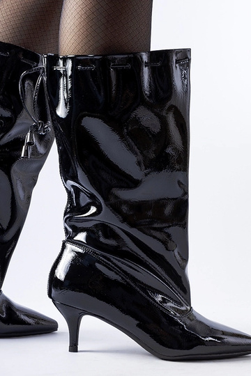 Schwarze Stiefel mit...