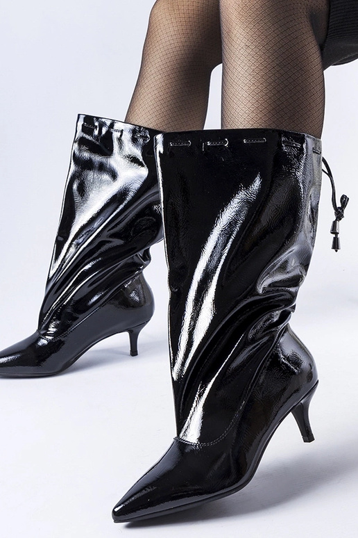 Schwarze Stiefel mit niedrigem...