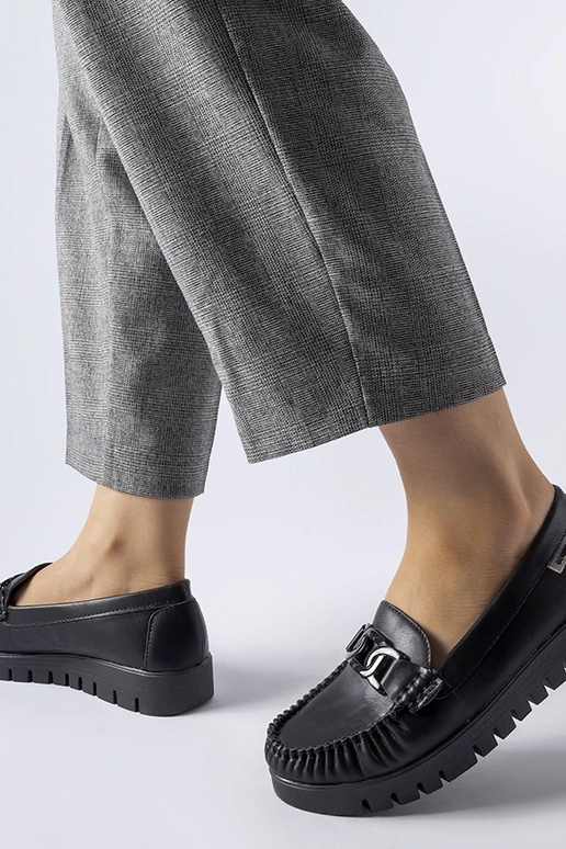 Sorte loafers med spænde med kilehæl...