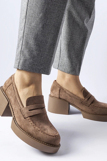 Mocassins marron en daim...