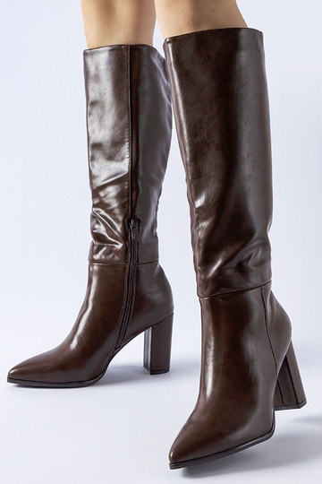 Bottes marron foncé à talon... 2