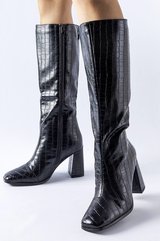 Schwarze gefütterte Stiefel auf... Schwarze gefütterte Stiefel auf...