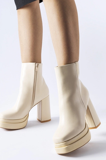 Beige højhælede...