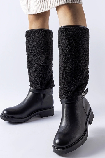 Bottes noires avec bordure...