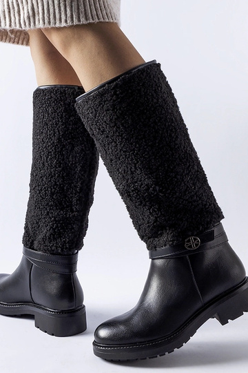Bottes noires avec bordure... 2