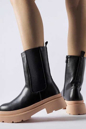 Bottines noires à semelles... 2