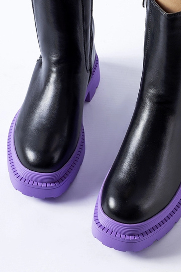 Bottines noires sur semelle... 2