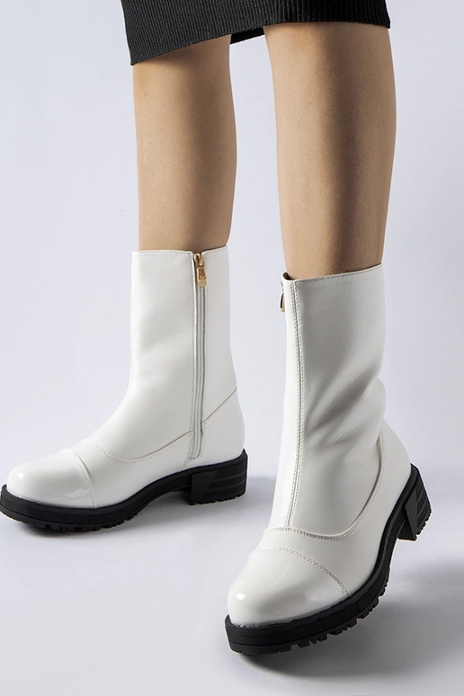 Bottines classiques isolées blanches...