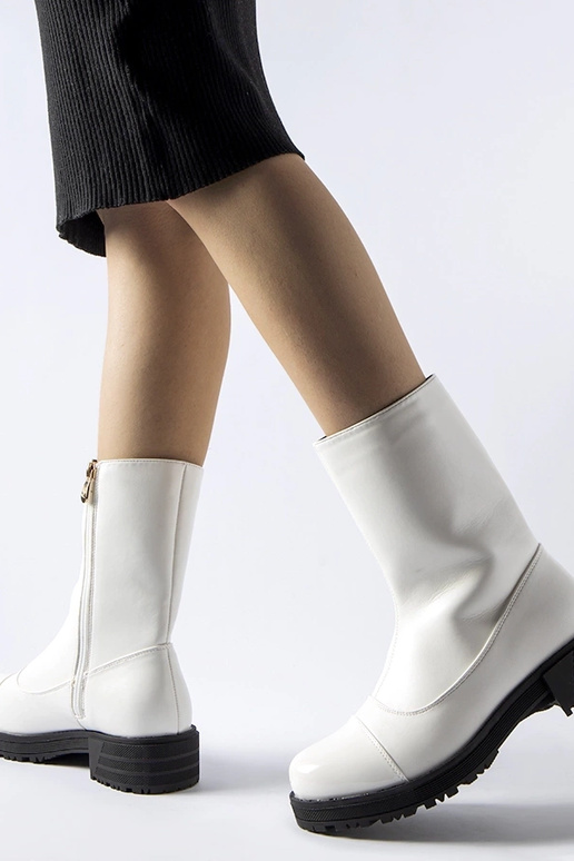 Bottines classiques isolées blanches...