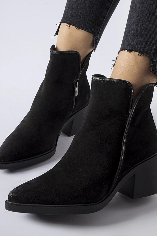 Zwarte suède laarzen met blokhak Karino