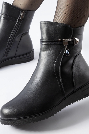 Botines isolées noires avec un pendentif décoratif Nola 2