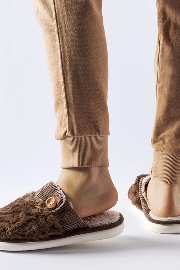 Chaussons isolés marron... 2