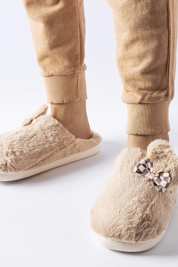 Beige isolierte Damen-Hausschuhe mit Ohren Buga