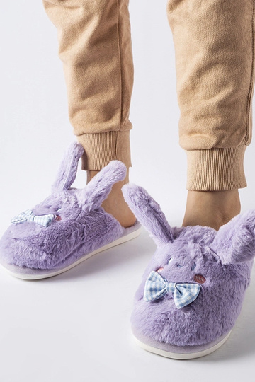 Chaussons violets avec...