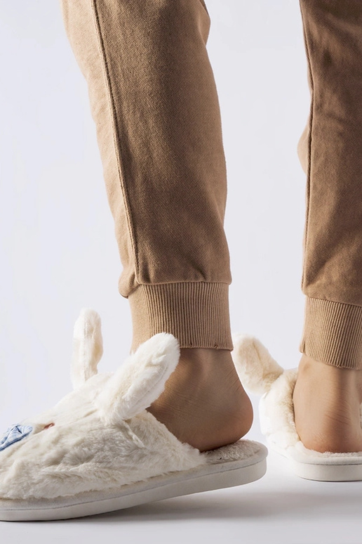 Chaussons blancs avec oreilles et...