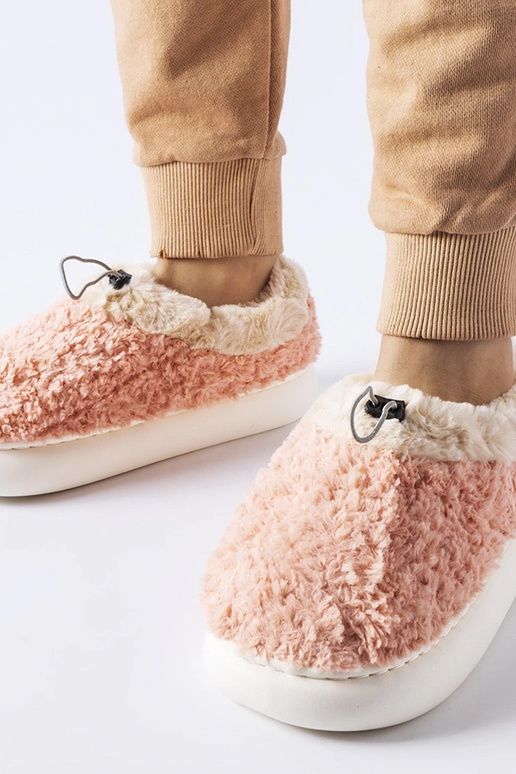 Chaussons chauds roses à talon fermé...