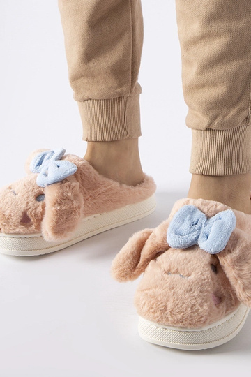 Chaussons chauds roses avec...