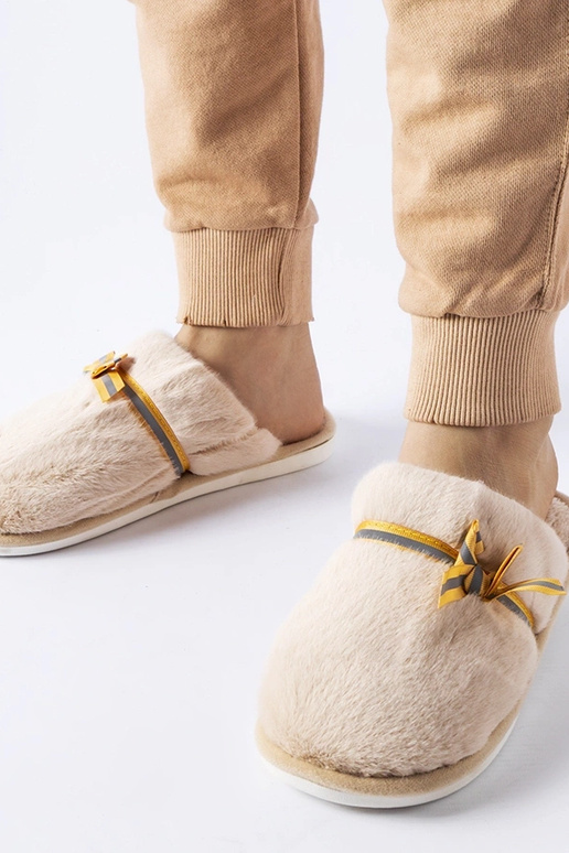 Chaussons chauds beiges avec noeud...