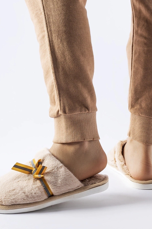 Beige varme hjemmesko med sløjfe...