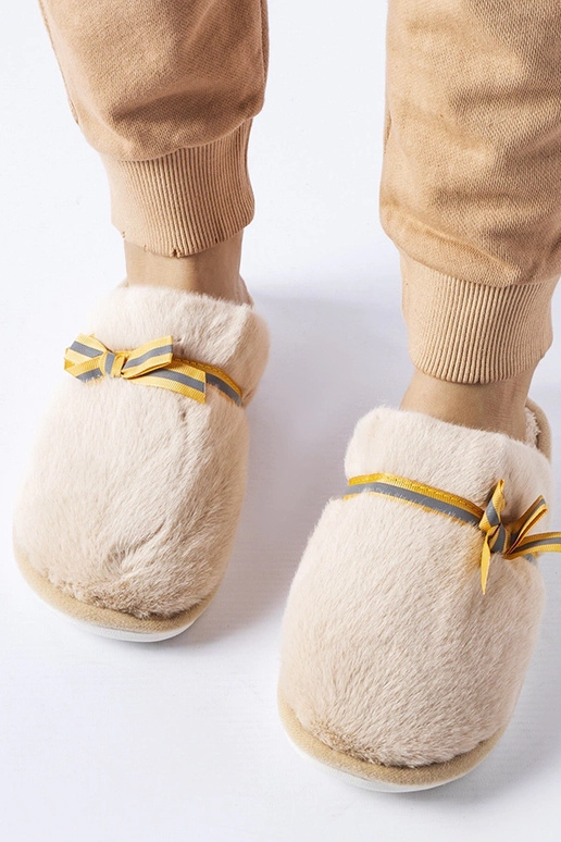 Beige warme Hausschuhe mit Schleife...