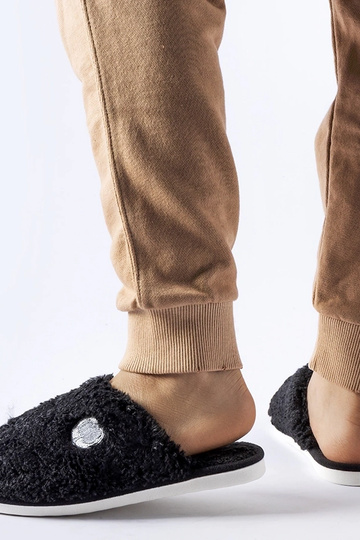 Schwarze warme Hausschuhe... 2