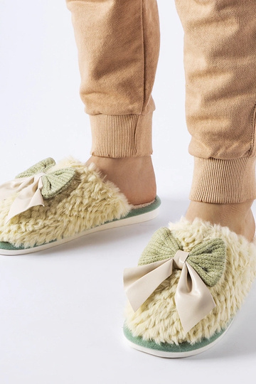 Chaussons verts à noeuds...