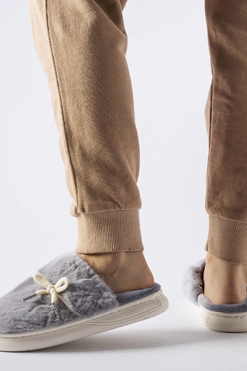 Chaussons gris avec cordon... 2