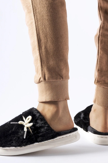 Chaussons noirs avec cordon décoratif Medoro